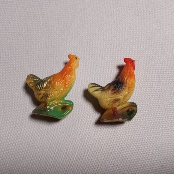 Vintage‎ 2 Inch Tall Roosters Made In Hong Kong Lot of 2 (9a3) - Picture 3 of 4